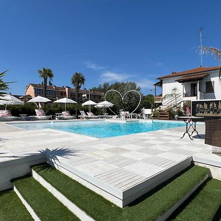 Dubaibeachotel Llido Degli Estensi Bagian luar foto