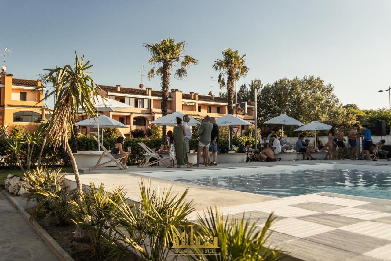 Dubaibeachotel Llido Degli Estensi Bagian luar foto